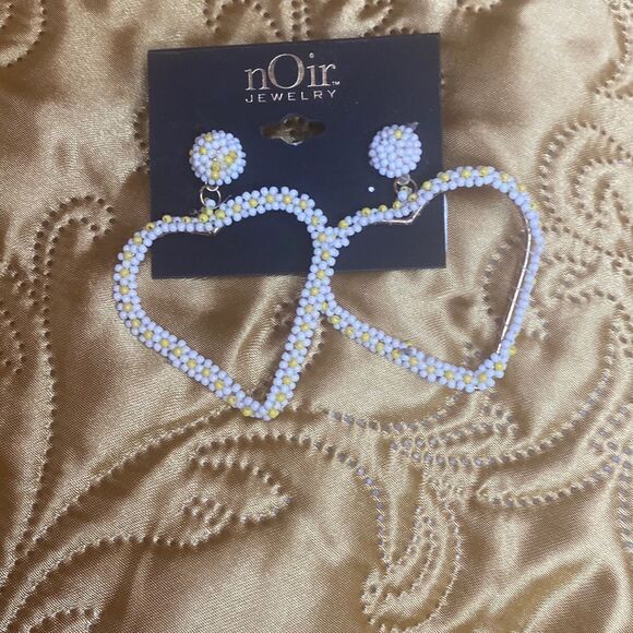 Noir Heart Shaped Earrings - Picture 1 of 4